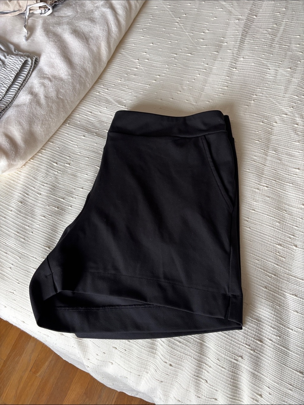 Rachel Zoe Black Pull On Shorts - Picture 4 of 4